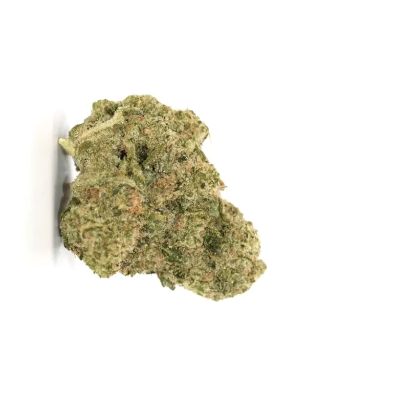 Nahaufnahme einer Supreme-Diesel-Cannabisblüte mit dichten Trichomen und orangefarbenen Stempelfäden